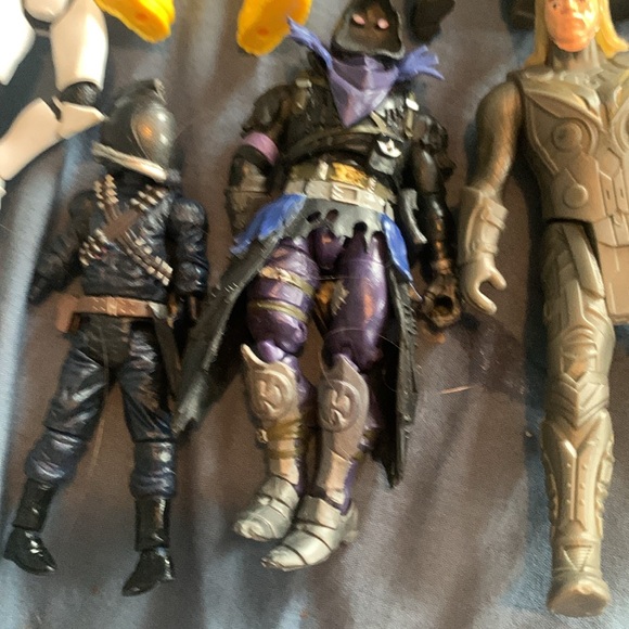 Assorted action figures - Picture 4 of 4